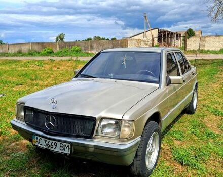 Серый Мерседес Е-Класс, объемом двигателя 2 л и пробегом 150 тыс. км за 1000 $, фото 1 на Automoto.ua