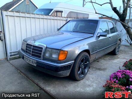 Серый Мерседес Е-Класс, объемом двигателя 3 л и пробегом 300 тыс. км за 3500 $, фото 1 на Automoto.ua