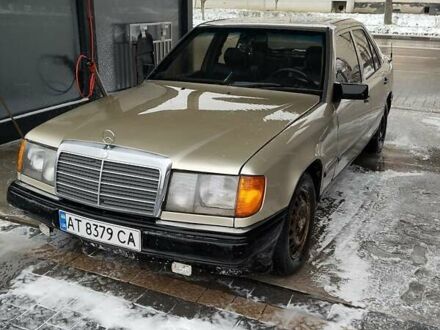 Мерседес Е-Клас 1986 у Калуше на Automoto.ua Сірий Мерседес Е-Клас, об'ємом двигуна 2 л та пробігом 500 тис. км за 1400 $, фото 1 на Automoto.ua