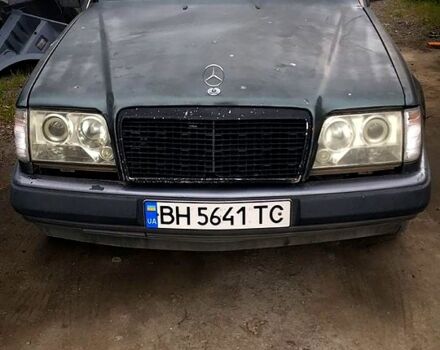 Сірий Мерседес Е-Клас, об'ємом двигуна 2.3 л та пробігом 350 тис. км за 1100 $, фото 1 на Automoto.ua