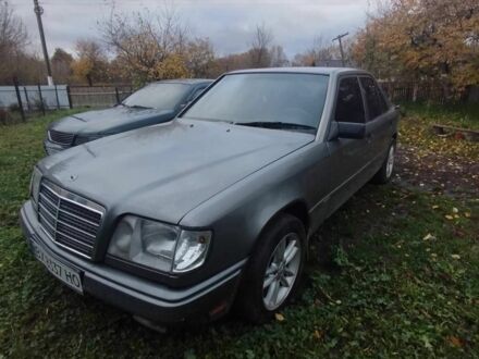 Серый Мерседес Е-Класс, объемом двигателя 3 л и пробегом 480 тыс. км за 1900 $, фото 1 на Automoto.ua