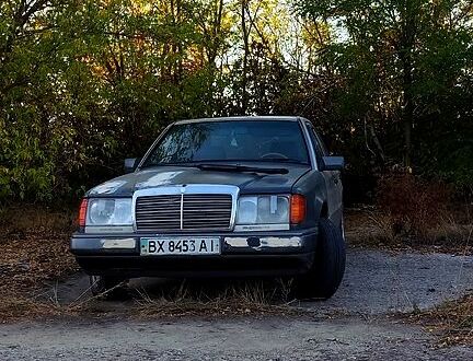 Серый Мерседес Е-Класс, объемом двигателя 2.3 л и пробегом 350 тыс. км за 1150 $, фото 1 на Automoto.ua