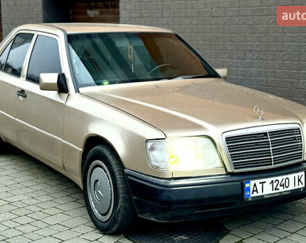 Серый Мерседес Е-Класс, объемом двигателя 2.5 л и пробегом 334 тыс. км за 2399 $, фото 1 на Automoto.ua