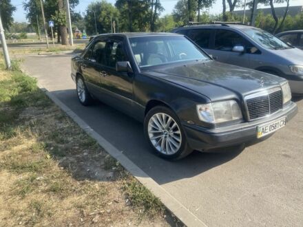 Серый Мерседес Е-Класс, объемом двигателя 2 л и пробегом 111 тыс. км за 1500 $, фото 1 на Automoto.ua