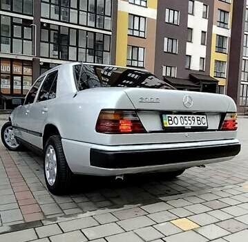 Серый Мерседес Е-Класс, объемом двигателя 2 л и пробегом 400 тыс. км за 2450 $, фото 1 на Automoto.ua