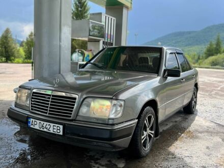 Мерседес Е-Класс 1988 в Стрые на Automoto.ua Серый Мерседес Е-Класс, объемом двигателя 2.3 л и пробегом 3 тыс. км за 2000 $, фото 1 на Automoto.ua