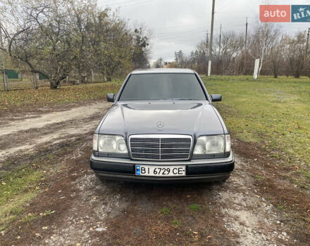 Серый Мерседес Е-Класс, объемом двигателя 3 л и пробегом 407 тыс. км за 4500 $, фото 1 на Automoto.ua