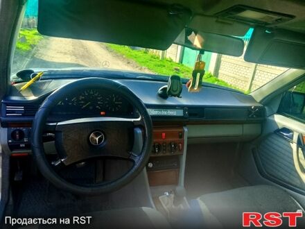 Мерседес Е-Класс 1988 в Ровно на Automoto.ua Серый Мерседес Е-Класс, объемом двигателя 20 л и пробегом 200 тыс. км за 1300 $, фото 1 на Automoto.ua