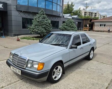 Серый Мерседес Е-Класс, объемом двигателя 2 л и пробегом 270 тыс. км за 2800 $, фото 1 на Automoto.ua