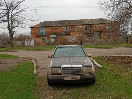 Серый Мерседес Е-Класс, объемом двигателя 2 л и пробегом 200 тыс. км за 700 $, фото 1 на Automoto.ua