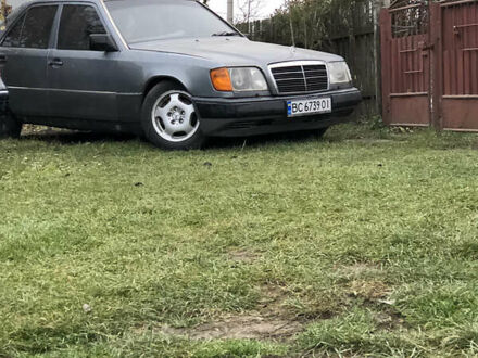 Серый Мерседес Е-Класс, объемом двигателя 2 л и пробегом 400 тыс. км за 1500 $, фото 1 на Automoto.ua