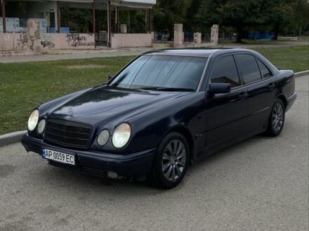 Серый Мерседес Е-Класс, объемом двигателя 2.6 л и пробегом 450 тыс. км за 2799 $, фото 1 на Automoto.ua