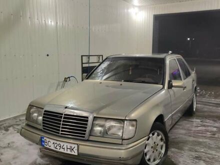 Мерседес Е-Класс 1989 в Сокале на Automoto.ua Серый Мерседес Е-Класс, объемом двигателя 2.6 л и пробегом 333 тыс. км за 1600 $, фото 1 на Automoto.ua