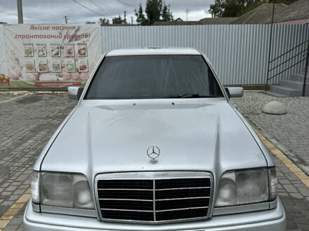 Серый Мерседес Е-Класс, объемом двигателя 2.3 л и пробегом 100 тыс. км за 2100 $, фото 1 на Automoto.ua