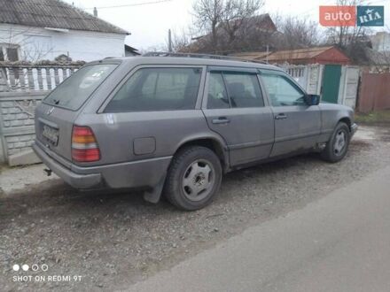 Серый Мерседес Е-Класс, объемом двигателя 2.5 л и пробегом 374 тыс. км за 1850 $, фото 1 на Automoto.ua