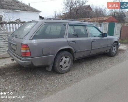 Серый Мерседес Е-Класс, объемом двигателя 2.5 л и пробегом 374 тыс. км за 1850 $, фото 1 на Automoto.ua