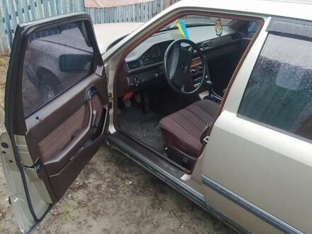 Серый Мерседес Е-Класс, объемом двигателя 2.3 л и пробегом 279 тыс. км за 4000 $, фото 1 на Automoto.ua