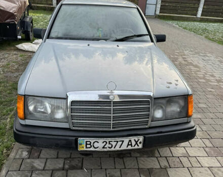 Серый Мерседес Е-Класс, объемом двигателя 2 л и пробегом 417 тыс. км за 1700 $, фото 1 на Automoto.ua