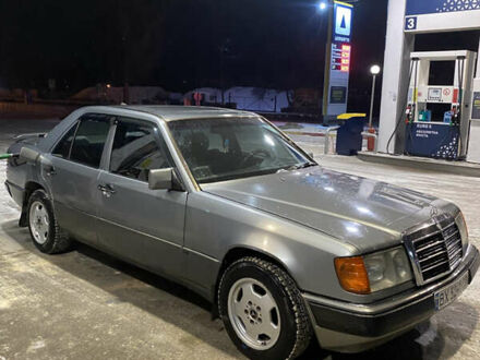 Серый Мерседес Е-Класс, объемом двигателя 2 л и пробегом 300 тыс. км за 1600 $, фото 1 на Automoto.ua