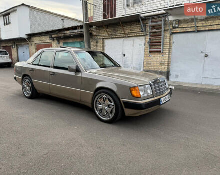Мерседес Е-Класс 1990 в Киеве на Automoto.ua Серый Мерседес Е-Класс, объемом двигателя 2.3 л и пробегом 400 тыс. км за 4999 $, фото 1 на Automoto.ua