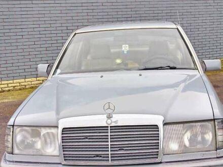 Сірий Мерседес Е-Клас, об'ємом двигуна 1.99 л та пробігом 403 тис. км за 2999 $, фото 1 на Automoto.ua