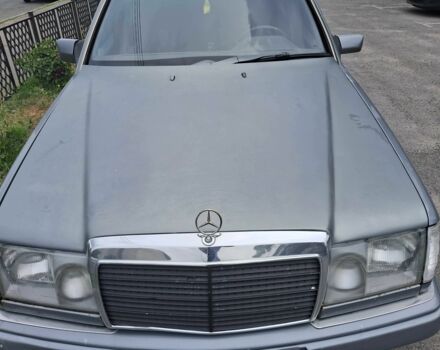 Серый Мерседес Е-Класс, объемом двигателя 2.3 л и пробегом 3 тыс. км за 1300 $, фото 1 на Automoto.ua