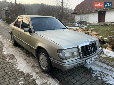 Мерседес Е-Класс 1990 в Львове на Automoto.ua Серый Мерседес Е-Класс, объемом двигателя 2 л и пробегом 300 тыс. км за 1650 $, фото 1 на Automoto.ua