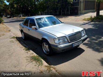 Мерседес Е-Класс 1990 в Белгород-Днестровском на Automoto.ua Серый Мерседес Е-Класс, объемом двигателя 2.5 л и пробегом 0 тыс. км за 2000 $, фото 1 на Automoto.ua