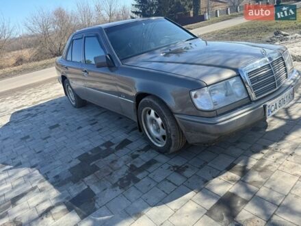 Сірий Мерседес Е-Клас, об'ємом двигуна 2 л та пробігом 350 тис. км за 3850 $, фото 1 на Automoto.ua