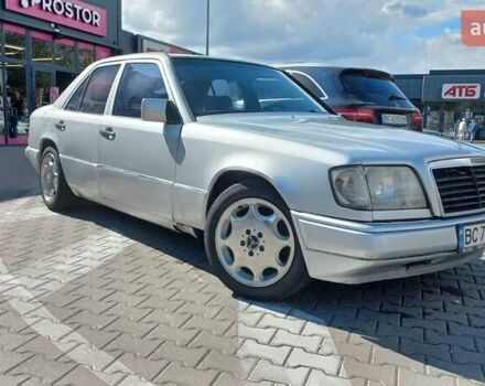 Мерседес Е-Класс 1990 в Жидачов на Automoto.ua Серый Мерседес Е-Класс, объемом двигателя 2 л и пробегом 365 тыс. км за 2300 $, фото 1 на Automoto.ua