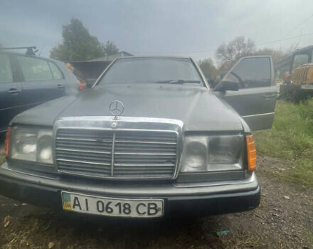 Серый Мерседес Е-Класс, объемом двигателя 2.6 л и пробегом 318 тыс. км за 1800 $, фото 1 на Automoto.ua