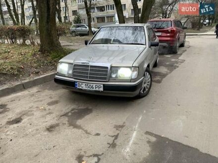 Мерседес Е-Класс 1990 в Львове на Automoto.ua Серый Мерседес Е-Класс, объемом двигателя 2 л и пробегом 360 тыс. км за 2500 $, фото 1 на Automoto.ua