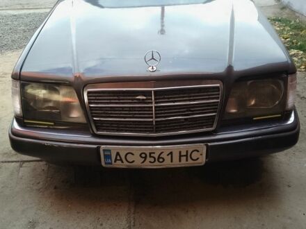 Серый Мерседес Е-Класс, объемом двигателя 2.3 л и пробегом 486 тыс. км за 2300 $, фото 1 на Automoto.ua