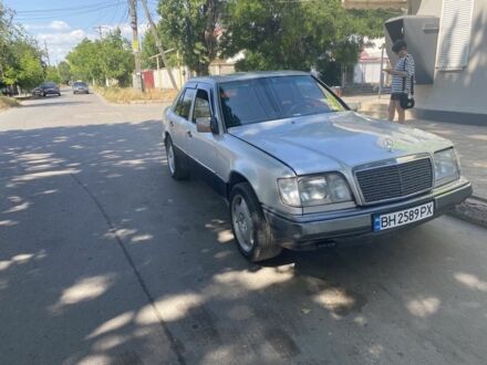 Мерседес Е-Клас 1990 у Белгород-Днестровском на Automoto.ua Сірий Мерседес Е-Клас, об'ємом двигуна 2.5 л та пробігом 600 тис. км за 2100 $, фото 1 на Automoto.ua