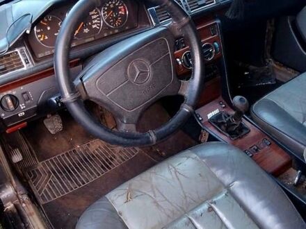 Мерседес Е-Класс 1990 в Харькове на Automoto.ua Серый Мерседес Е-Класс, объемом двигателя 3 л и пробегом 10 тыс. км за 3000 $, фото 1 на Automoto.ua