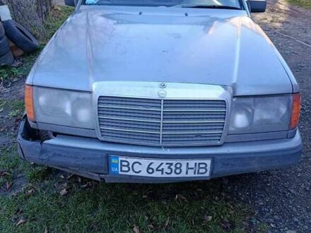 Сірий Мерседес Е-Клас, об'ємом двигуна 3 л та пробігом 400 тис. км за 1700 $, фото 1 на Automoto.ua