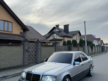 Сірий Мерседес Е-Клас, об'ємом двигуна 2.6 л та пробігом 250 тис. км за 3450 $, фото 1 на Automoto.ua