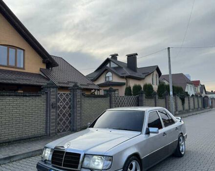 Серый Мерседес Е-Класс, объемом двигателя 2.6 л и пробегом 250 тыс. км за 3450 $, фото 1 на Automoto.ua