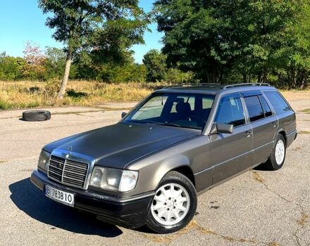 Серый Мерседес Е-Класс, объемом двигателя 2.3 л и пробегом 370 тыс. км за 2200 $, фото 1 на Automoto.ua