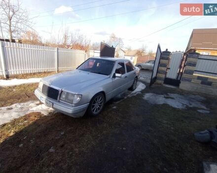 Серый Мерседес Е-Класс, объемом двигателя 2.5 л и пробегом 350 тыс. км за 1550 $, фото 1 на Automoto.ua