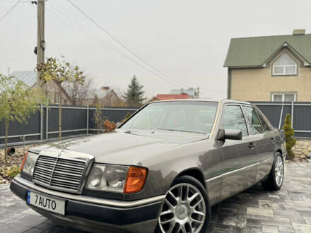 Серый Мерседес Е-Класс, объемом двигателя 2.6 л и пробегом 400 тыс. км за 4400 $, фото 1 на Automoto.ua