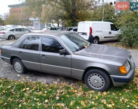 Сірий Мерседес Е-Клас, об'ємом двигуна 2 л та пробігом 250 тис. км за 3000 $, фото 1 на Automoto.ua