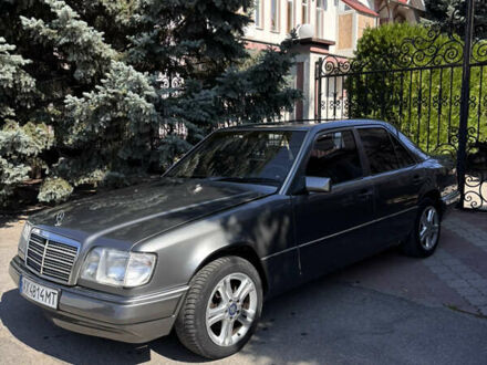 Мерседес Е-Класс 1991 в Запорожье на Automoto.ua Серый Мерседес Е-Класс, объемом двигателя 2.3 л и пробегом 400 тыс. км за 2350 $, фото 1 на Automoto.ua