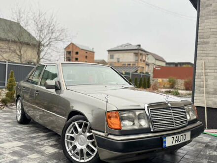 Серый Мерседес Е-Класс, объемом двигателя 2.6 л и пробегом 400 тыс. км за 4800 $, фото 1 на Automoto.ua