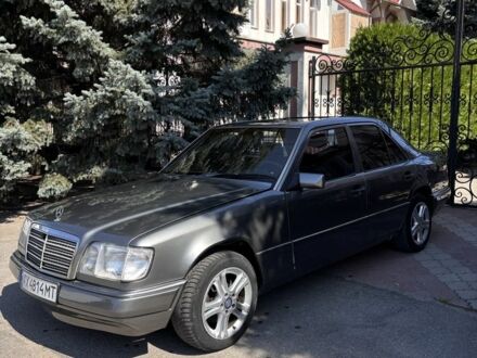 Мерседес Е-Класс 1991 в Запорожье на Automoto.ua Серый Мерседес Е-Класс, объемом двигателя 2.3 л и пробегом 400 тыс. км за 2350 $, фото 1 на Automoto.ua