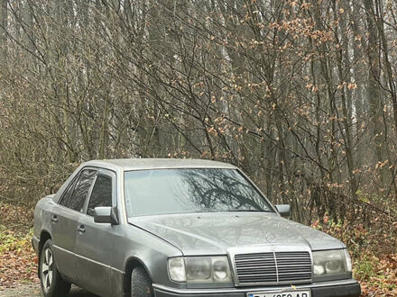 Серый Мерседес Е-Класс, объемом двигателя 2 л и пробегом 296 тыс. км за 2500 $, фото 1 на Automoto.ua