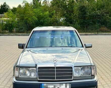 Серый Мерседес Е-Класс, объемом двигателя 2.3 л и пробегом 0 тыс. км за 2450 $, фото 1 на Automoto.ua