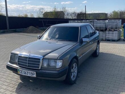 Мерседес Е-Клас 1992 у Вижнице на Automoto.ua Сірий Мерседес Е-Клас, об'ємом двигуна 2 л та пробігом 417 тис. км за 3200 $, фото 1 на Automoto.ua