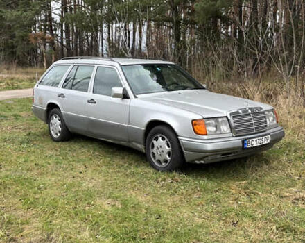 Серый Мерседес Е-Класс, объемом двигателя 3 л и пробегом 322 тыс. км за 3400 $, фото 1 на Automoto.ua