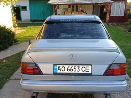 Мерседес Е-Класс 1992 в Черновцах на Automoto.ua Серый Мерседес Е-Класс, объемом двигателя 2 л и пробегом 360 тыс. км за 2800 $, фото 1 на Automoto.ua